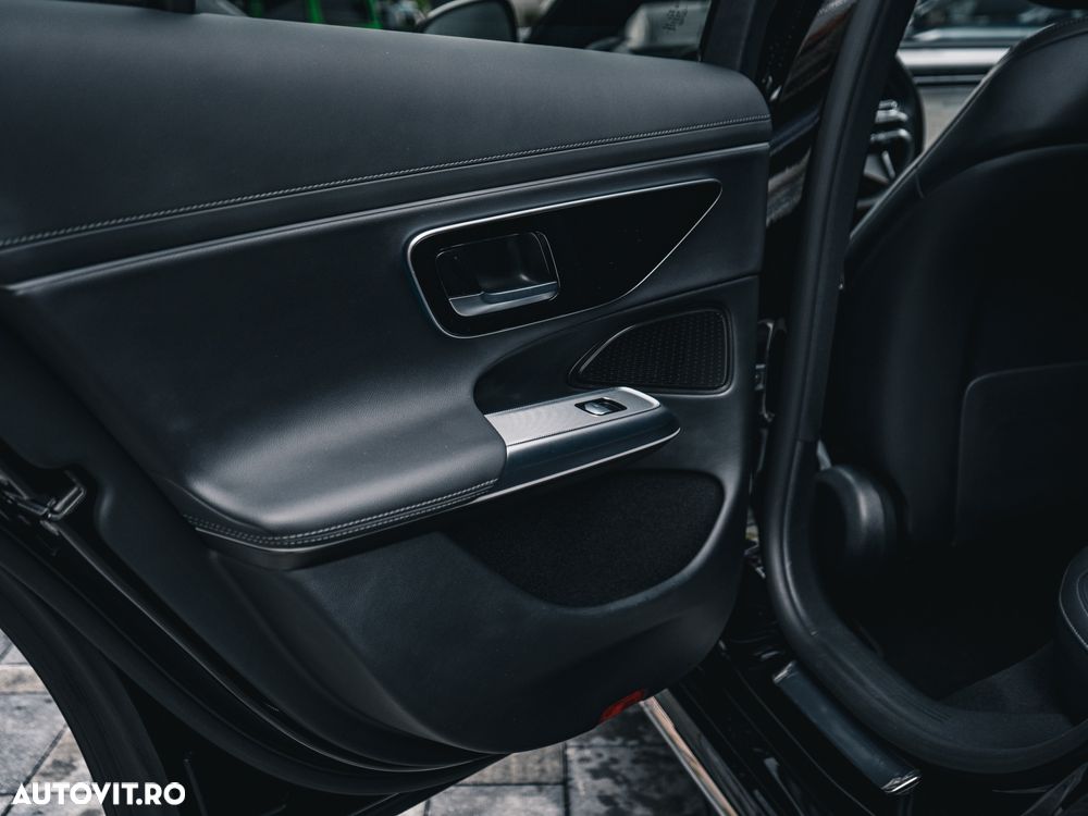 Mercedes-Benz E 300 4MATIC Aut. - 33