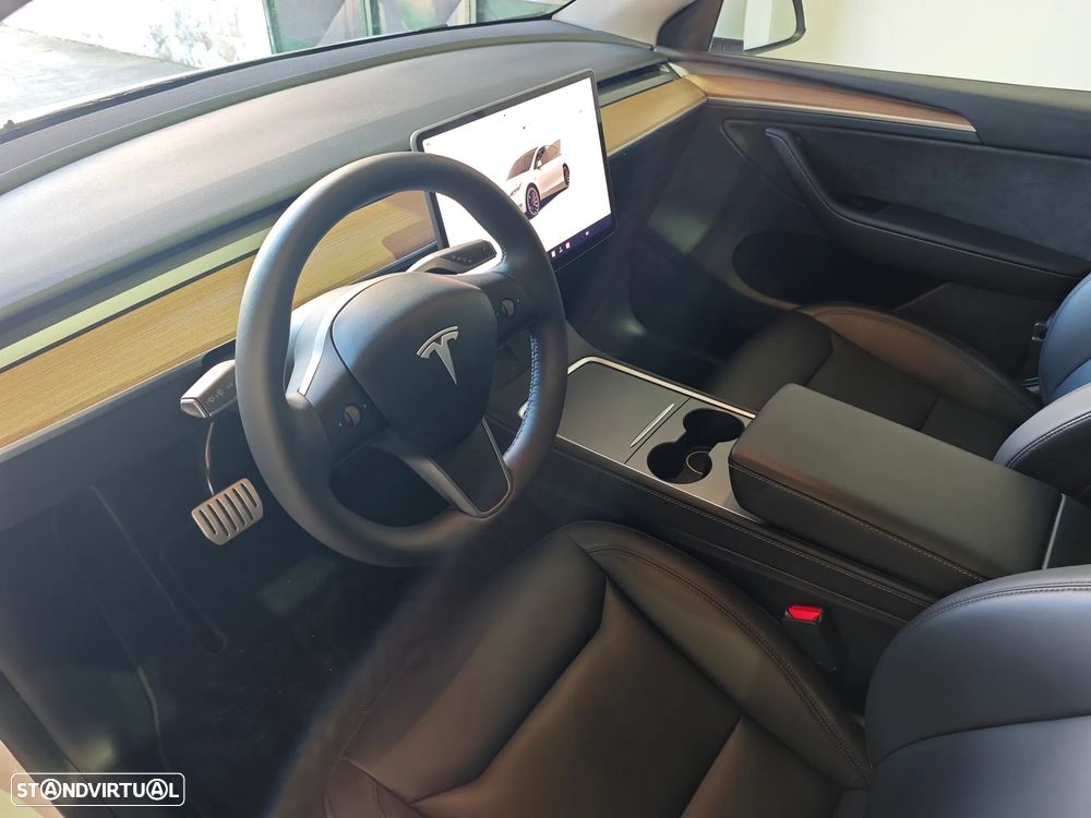 Tesla Model Y Performance Dual Motor AWD - 16