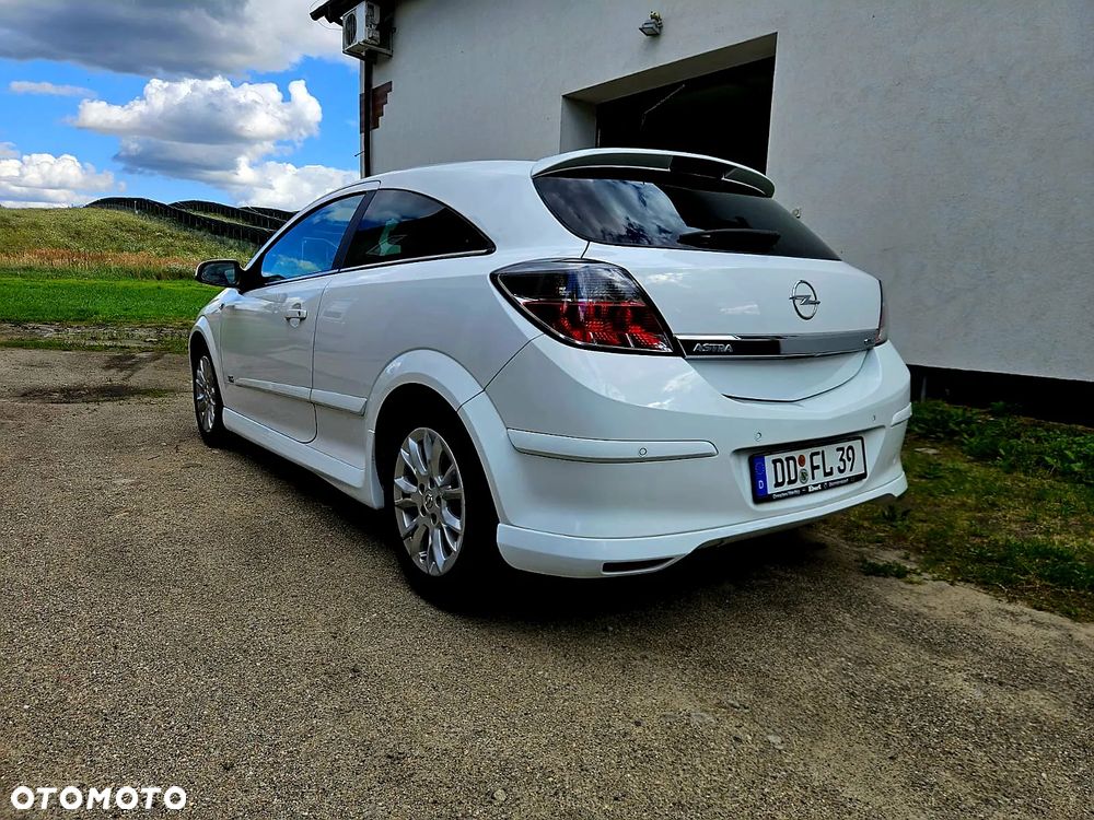 Opel Astra GTC 1.6 Innovation - 30