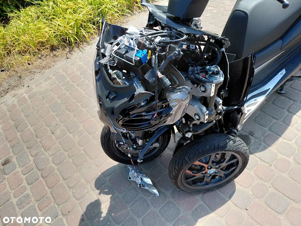 Piaggio MP-3 - 9