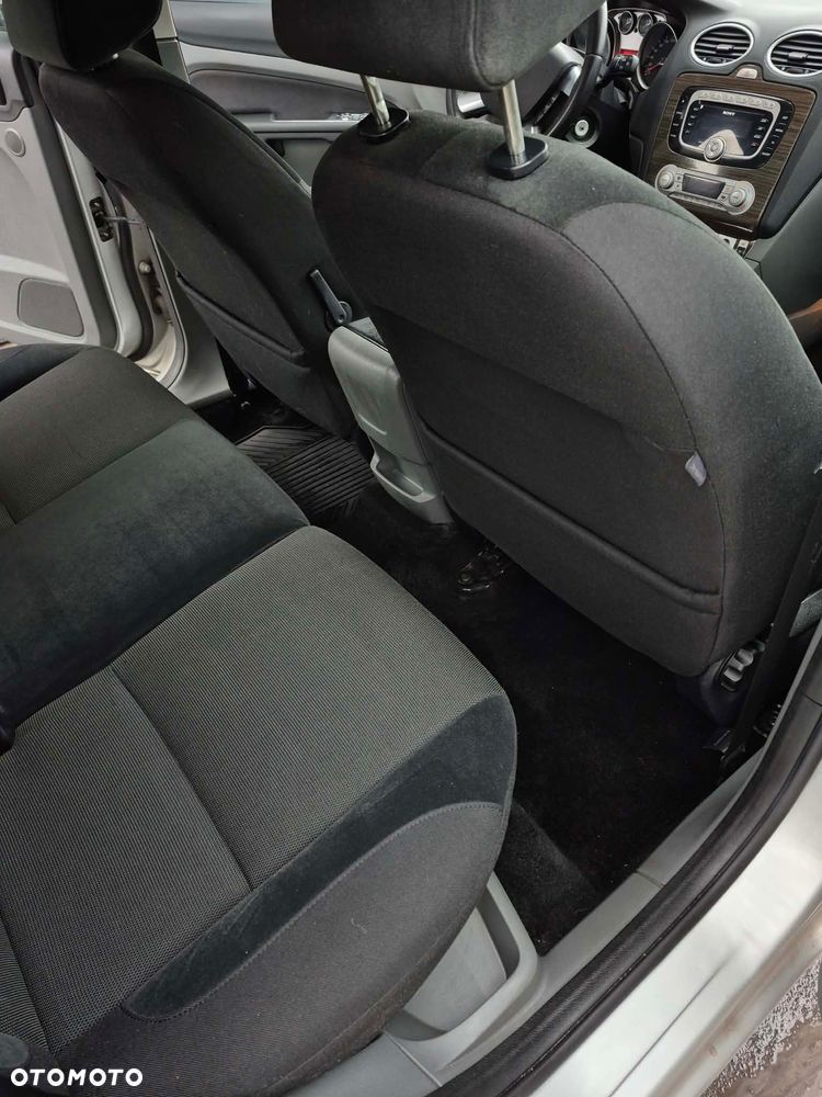 Ford Focus 1.6 Ghia - 16
