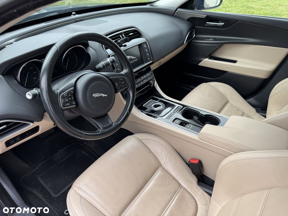 Jaguar XE 2.0 D Prestige - 1