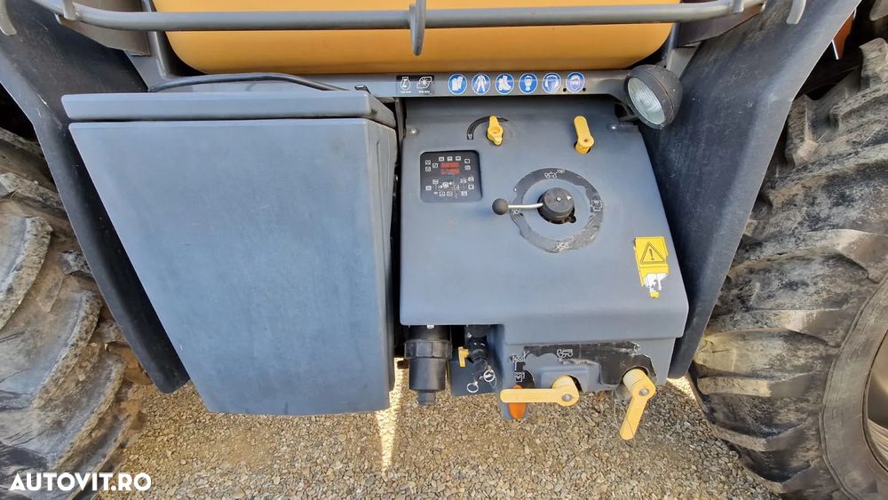 Challenger ROGATOR 635 SPRAYER - 13