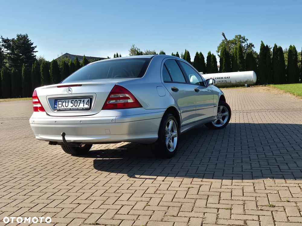 Mercedes-Benz Klasa C 180 Kompressor Classic Sport Edition - 11