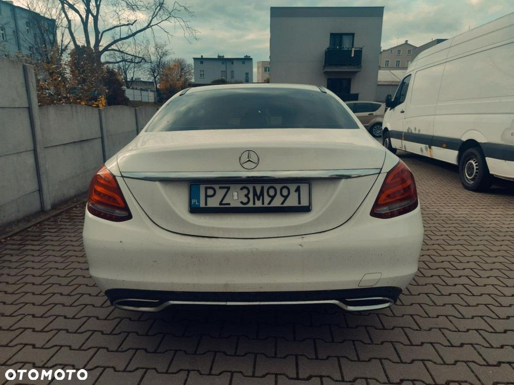 Mercedes-Benz Klasa C 180 (BlueEFFICIENCY) Elegance - 3