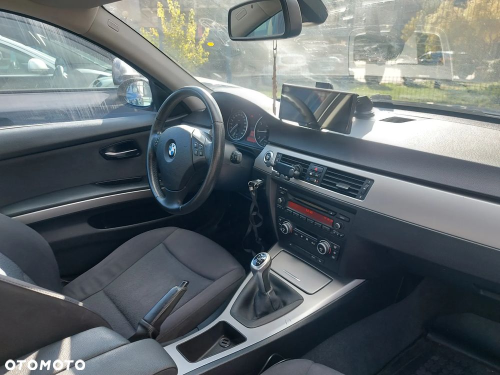 BMW Seria 3 318i - 21