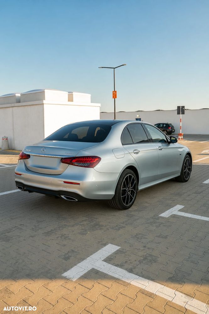 Mercedes-Benz E 300 4MATIC Aut. - 3