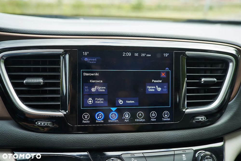 Chrysler Pacifica - 30