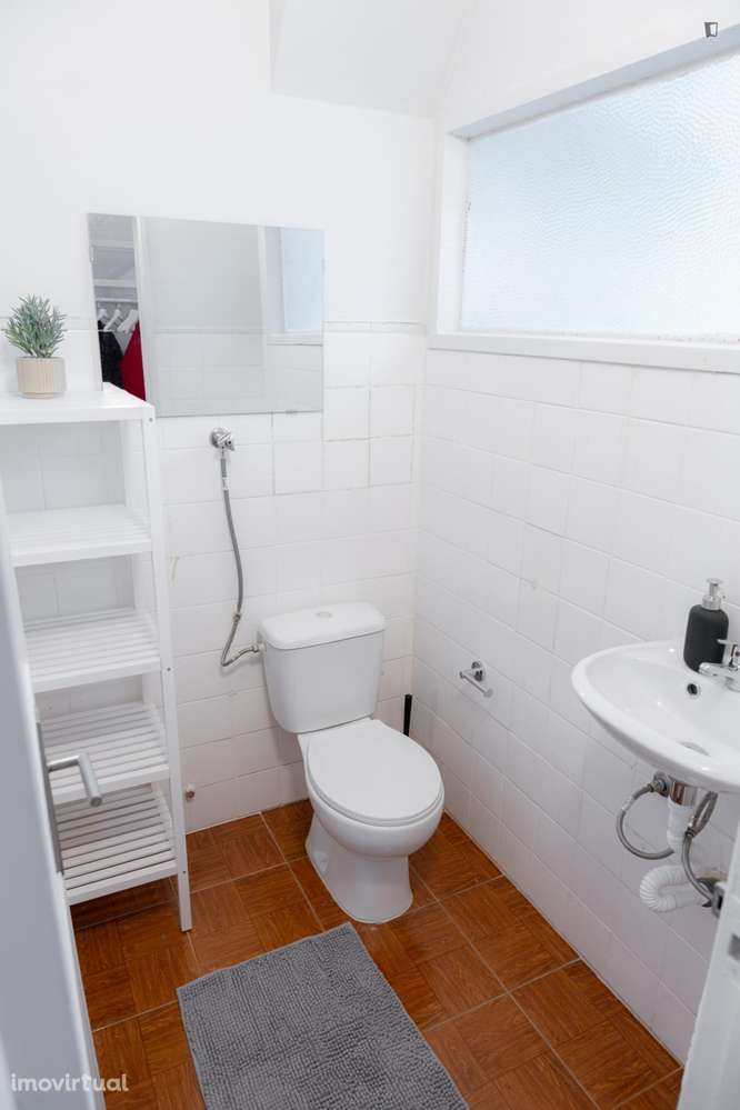 Quarto - localizado em Santa Marinha Porto - Grande imagem: 5/18