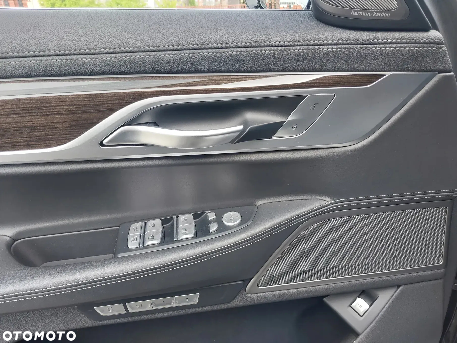 BMW Seria 7 750i xDrive - 12