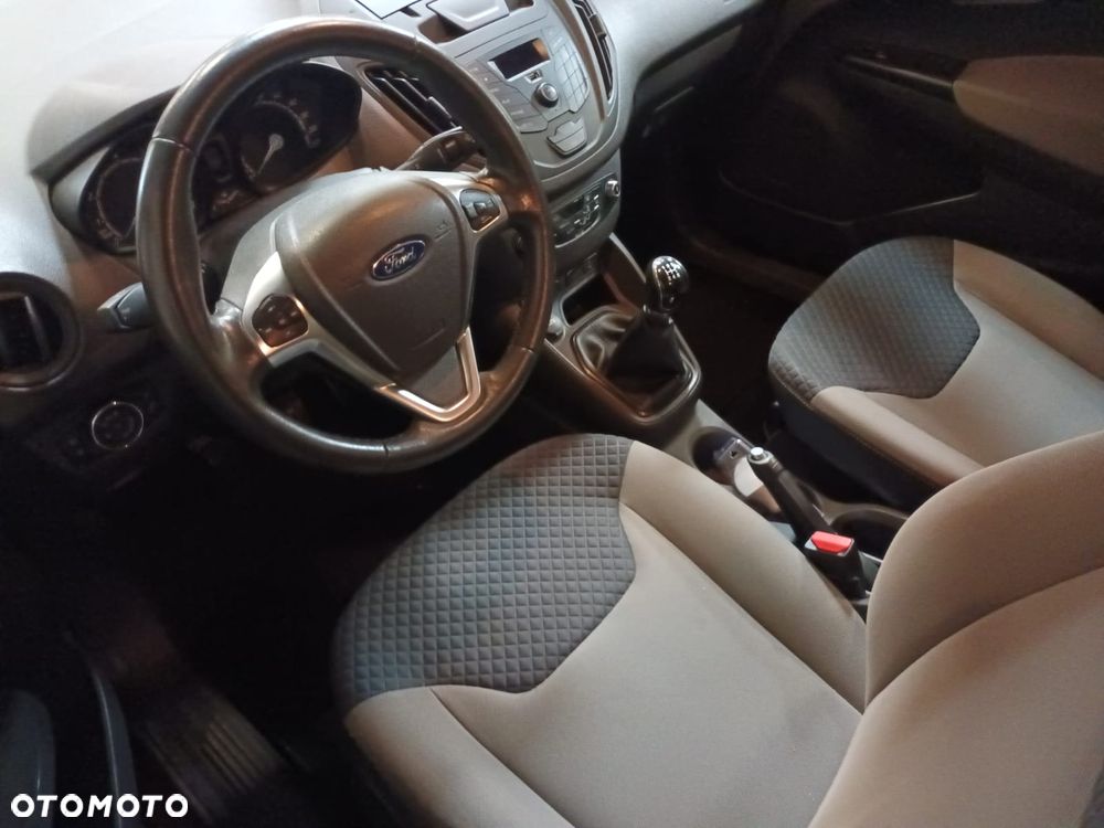 Ford Tourneo Courier - 12