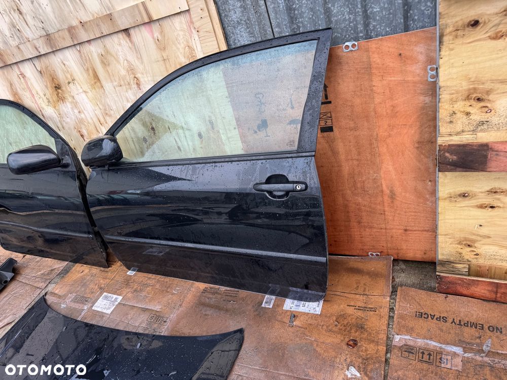 Toyota corolla e12 maska zderzak przód drzei prawe lewe progi nadkole błotnik prawy lewy klapa tył tylnia klapa bagażnika lusterko kod lakieru 209 czarny fb15 - 10