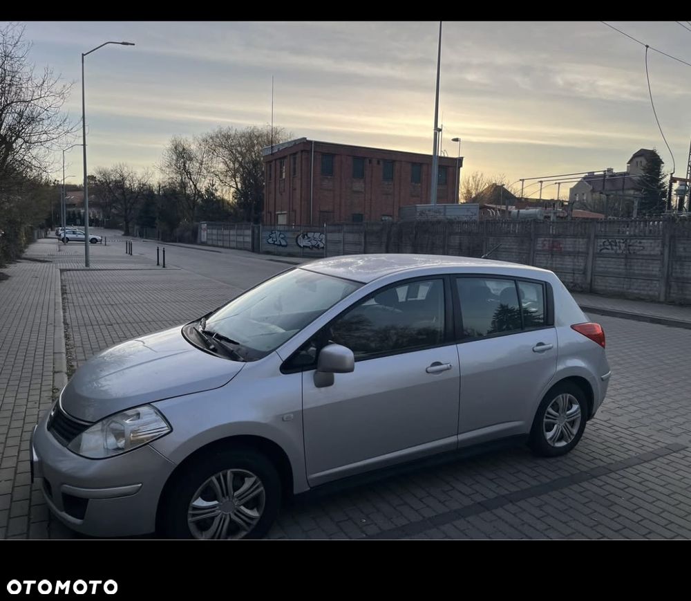 Nissan Tiida - 2