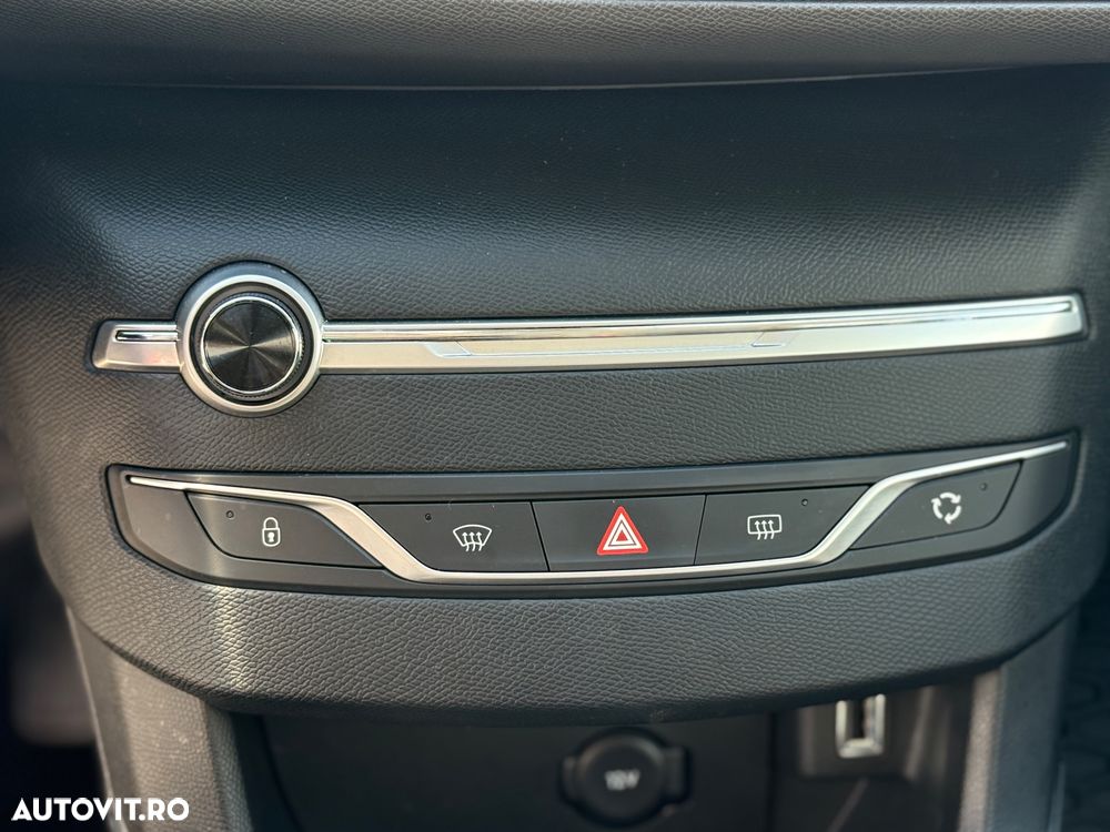 Peugeot 308 BlueHDi 130 EAT8 Business - 8