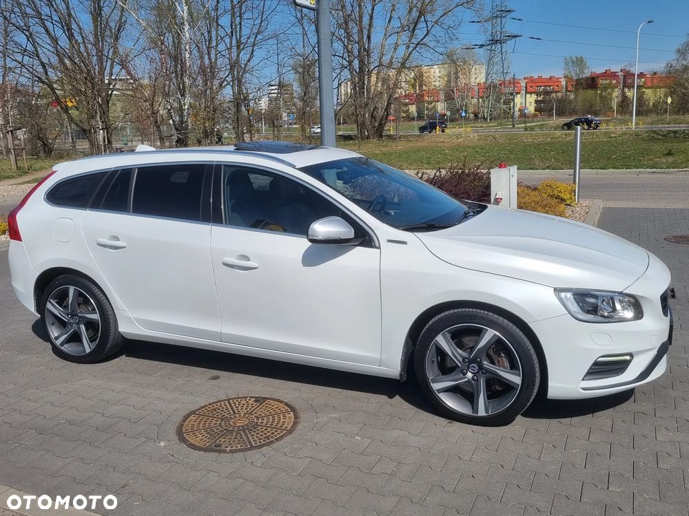 Volvo V60 D6 AWD Plug-in Hybrid R-Design Summum - 9