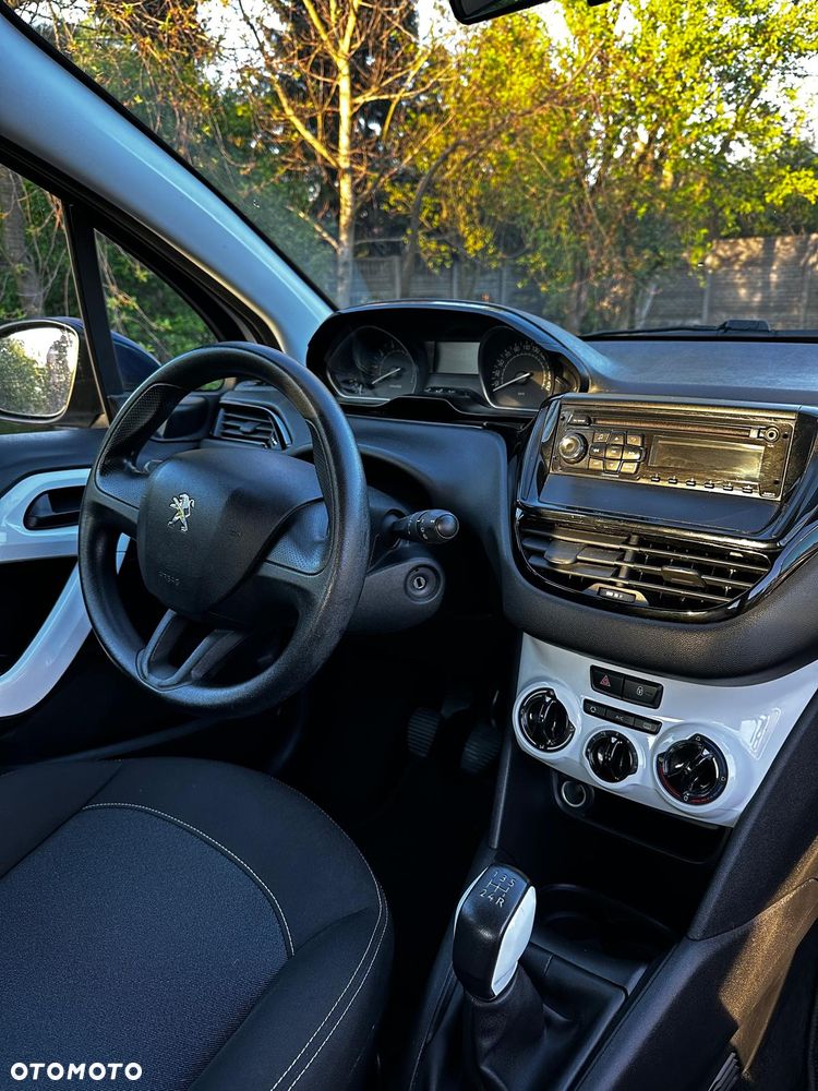 Peugeot 208 - 10