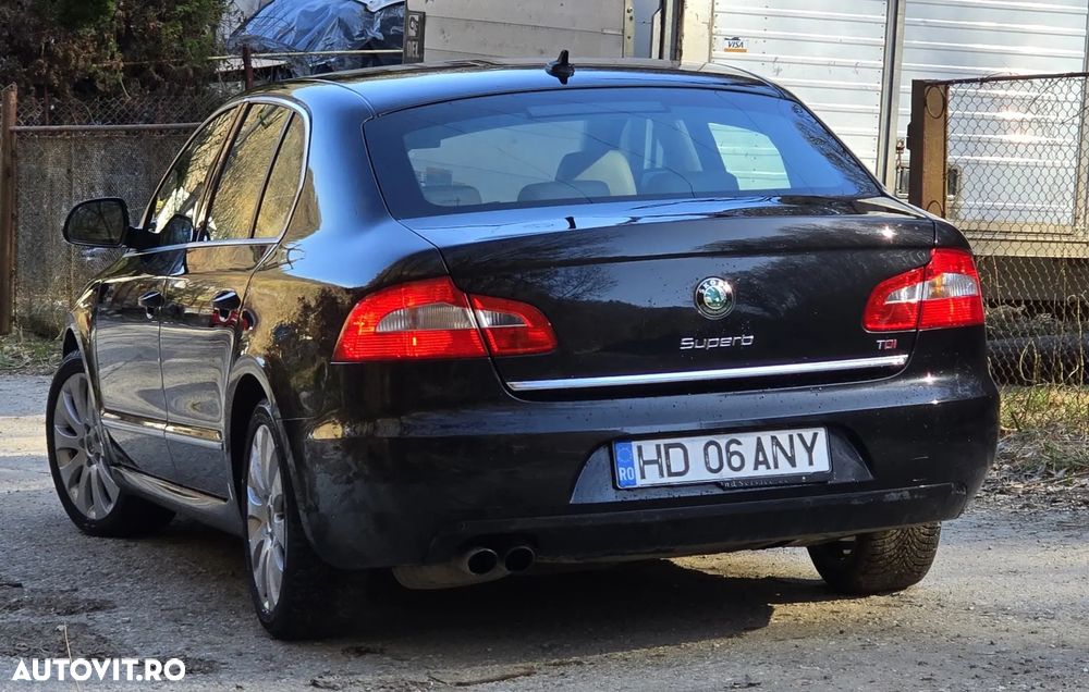 Skoda Superb 2.0 TDI Elegance DSG - 13