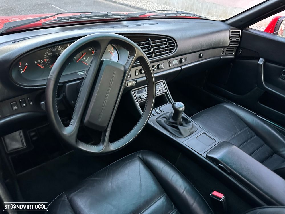Porsche 944 Turbo - 12