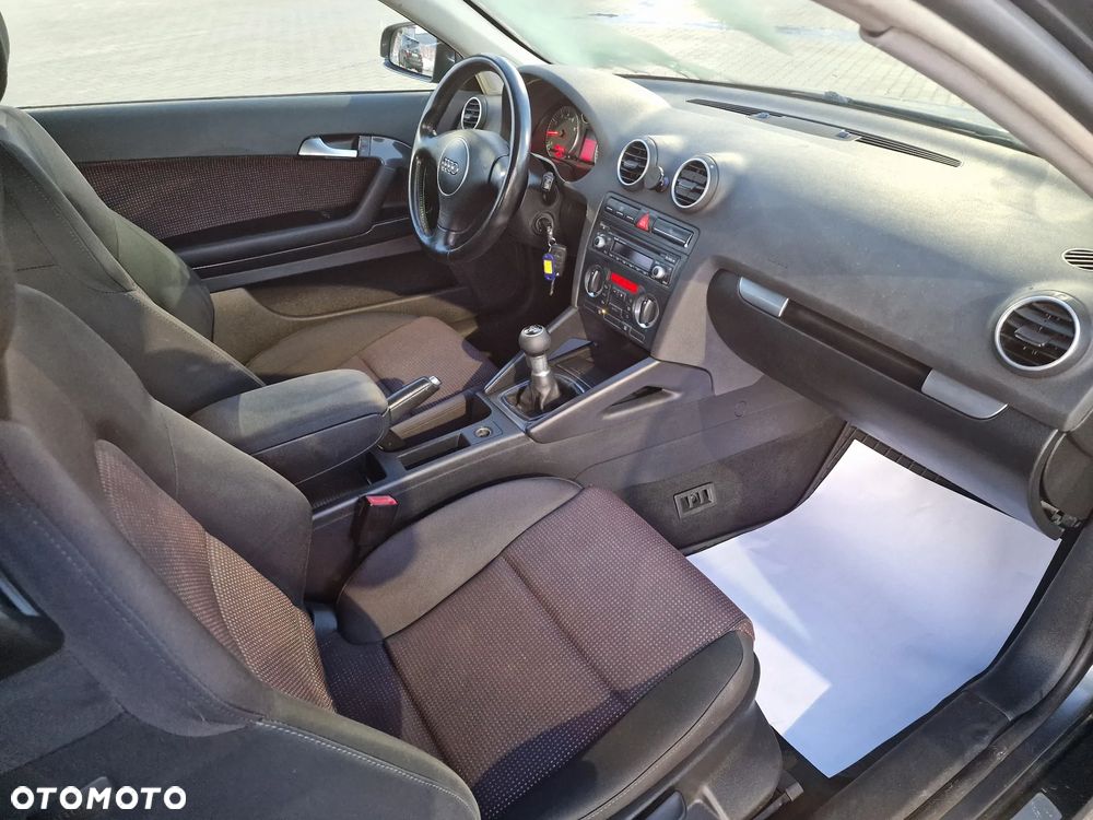 Audi A3 3-drzwiowe 1.6 Attraction - 8