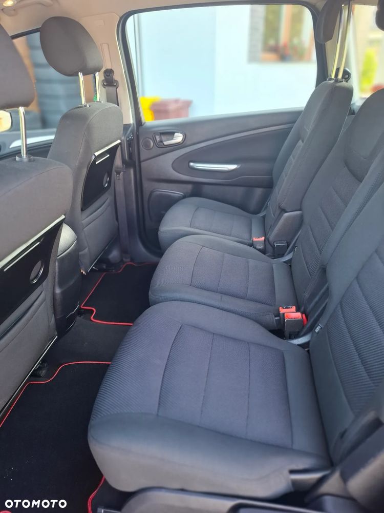 Ford S-Max - 17