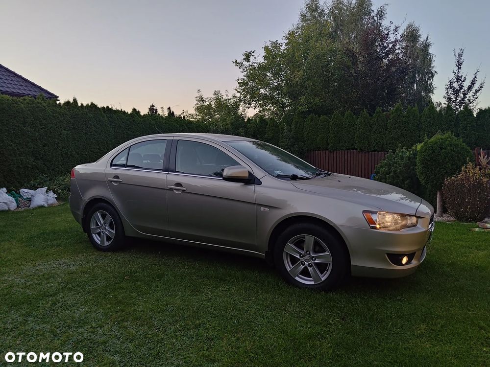 Mitsubishi Lancer 1.5 Invite - 2