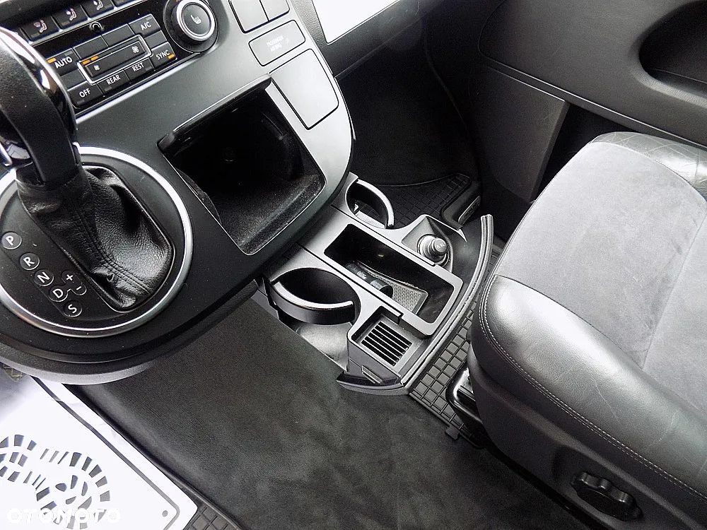 Volkswagen Multivan - 15