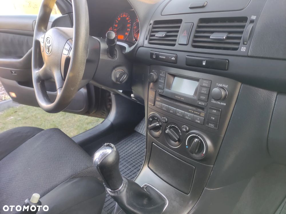 Toyota Avensis 1.8 VVT-i Sol Premium - 22
