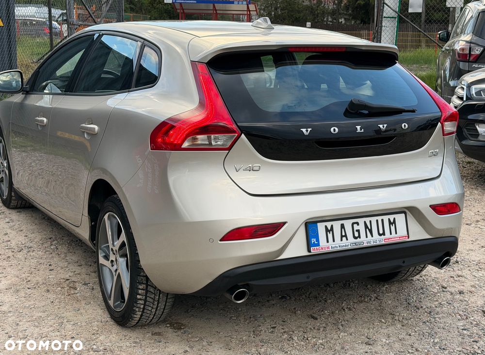 Volvo V40 D3 Momentum - 32