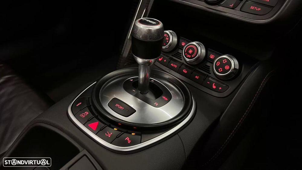 Audi R8 Spyder 5.2 FSi V10 quattro R-tronic - 30