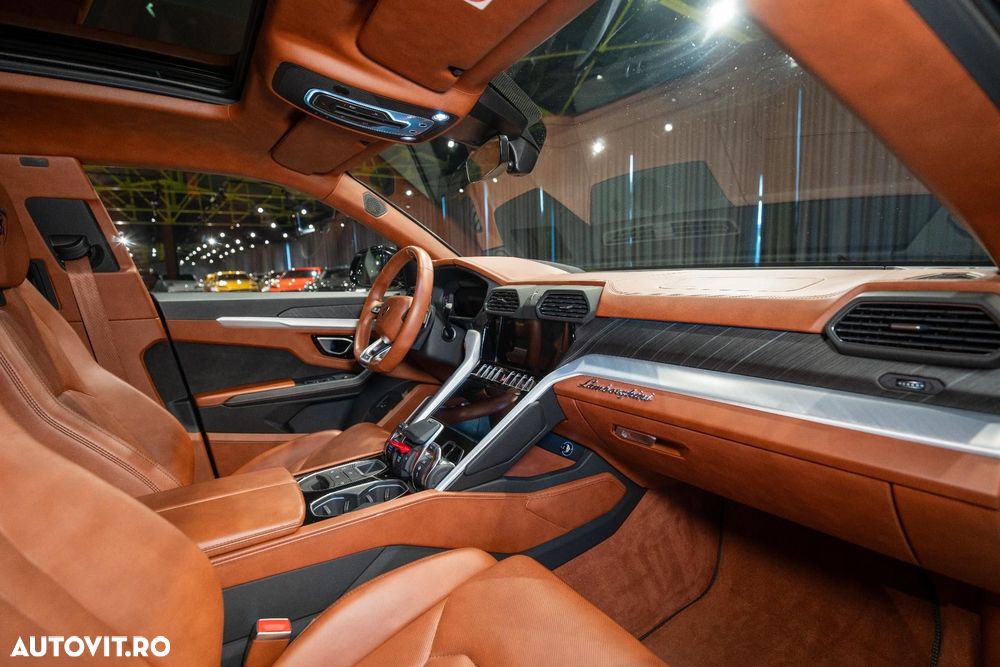 Lamborghini URUS - 32