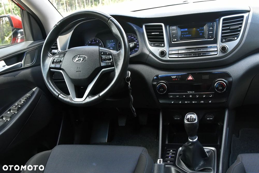 Hyundai Tucson 1.6 GDI BlueDrive GO 2WD - 25