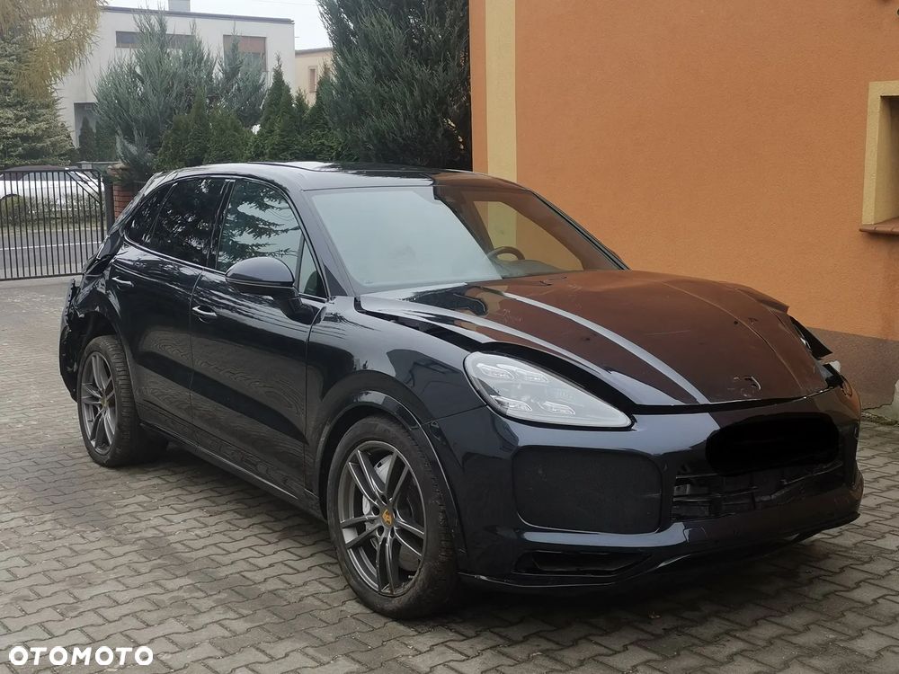Porsche Cayenne - 1