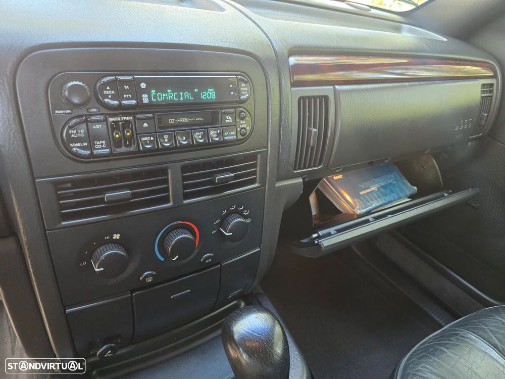 Jeep Grand Cherokee 3.1 TD Laredo - 8
