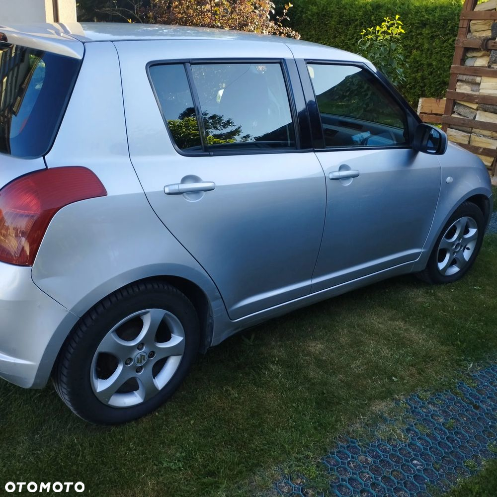 Suzuki Swift - 4