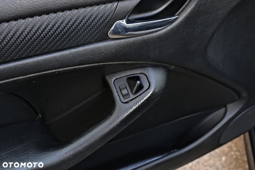 BMW Seria 3 320i - 34