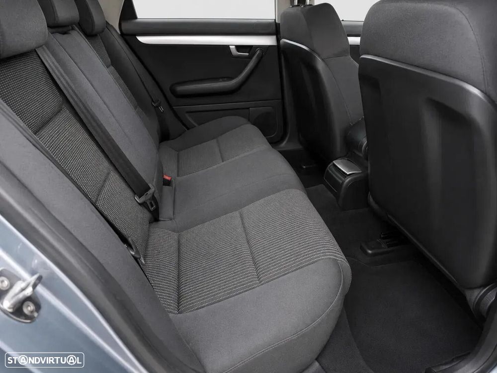 Audi A4 Avant 2.0 TDI Advance - 11
