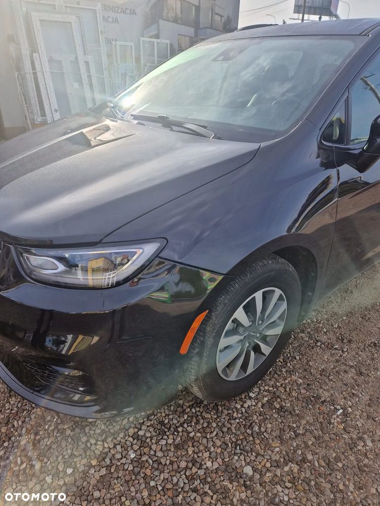 Chrysler Pacifica - 15