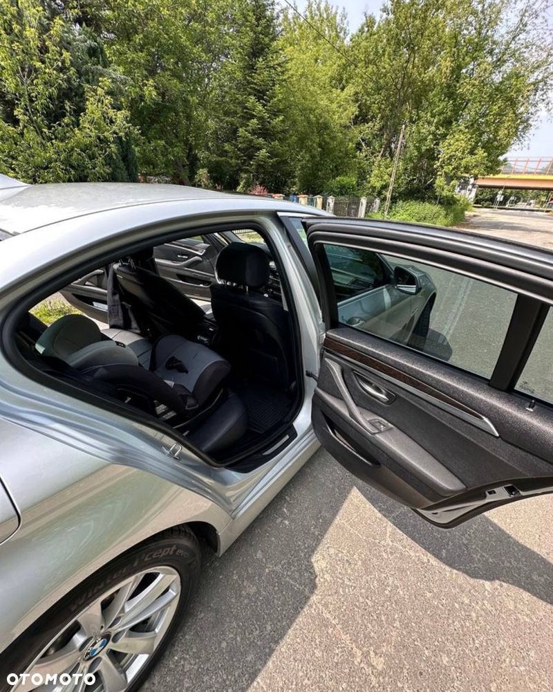 BMW Seria 5 528i - 11