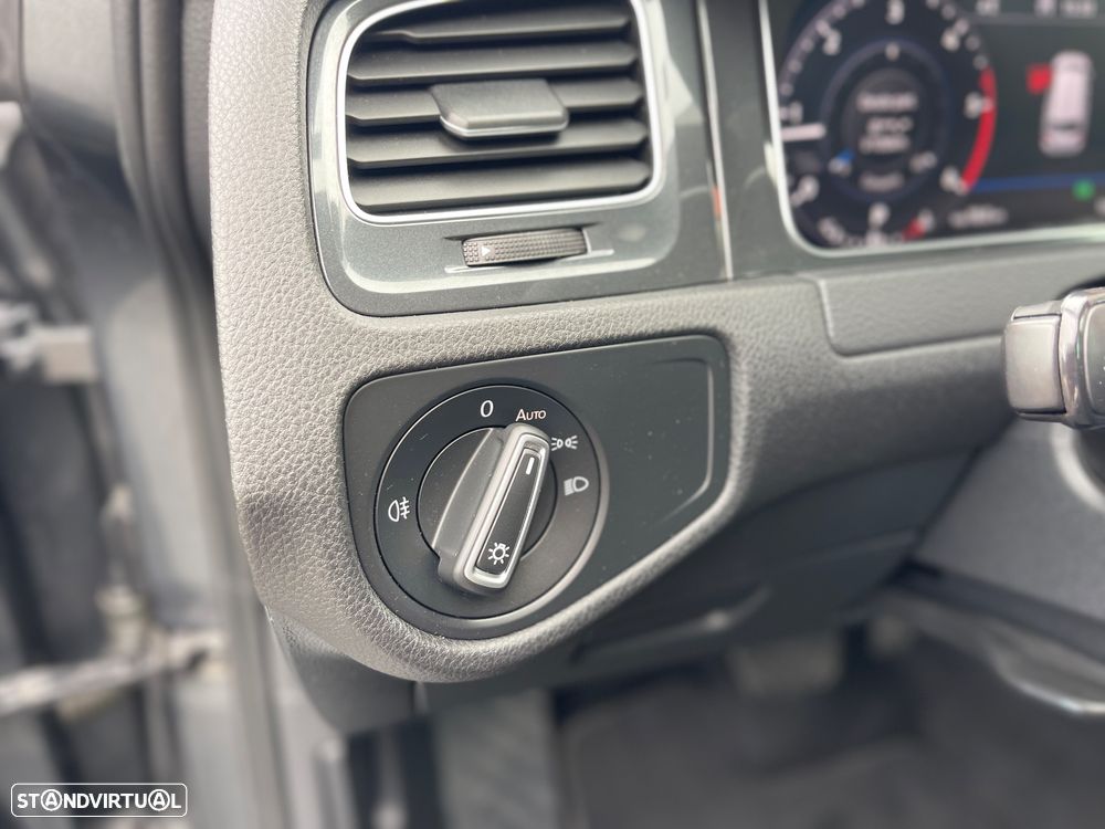 VW Golf Variant 2.0 TDi R-Line DSG - 14