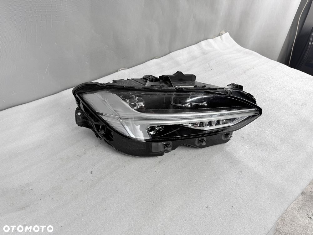 Lampa przednia prawa Volvo S90, V90 31655729 - 2