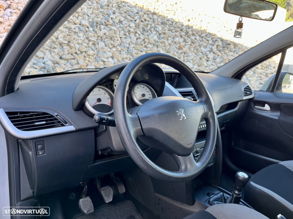Peugeot 207 1.4 16V Trendy - 19