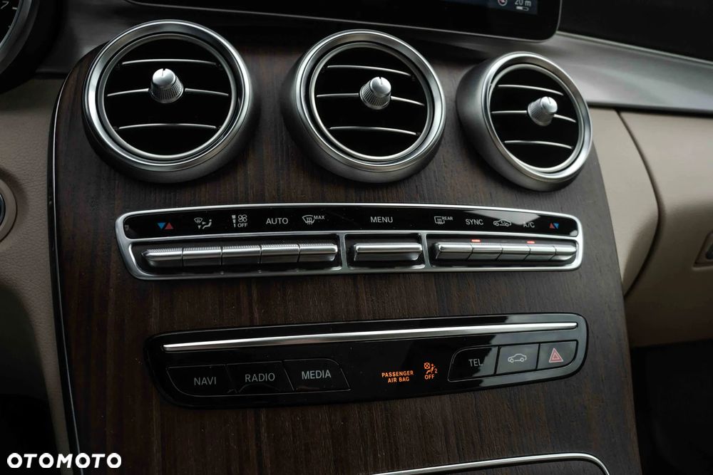 Mercedes-Benz Klasa C 200 4MATIC 9G-TRONIC - 23
