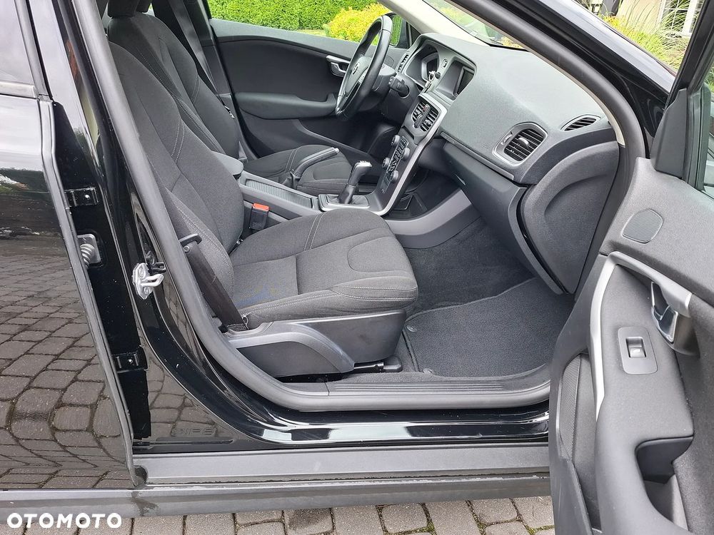 Volvo V40 Cross Country - 11