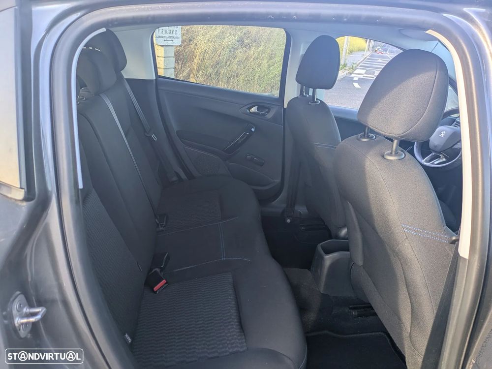 Peugeot 208 1.2 PureTech Style - 12
