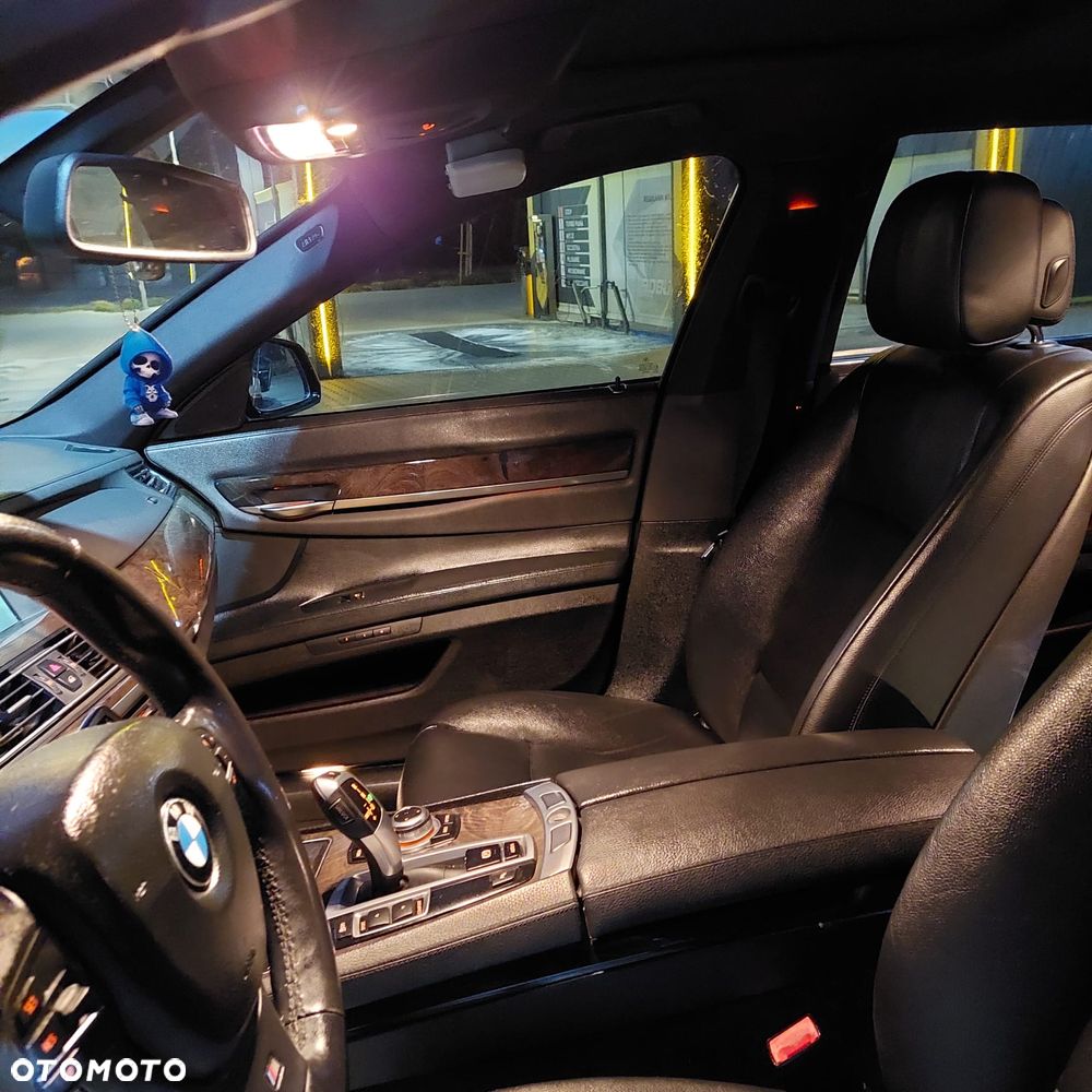BMW Seria 7 740Li - 33