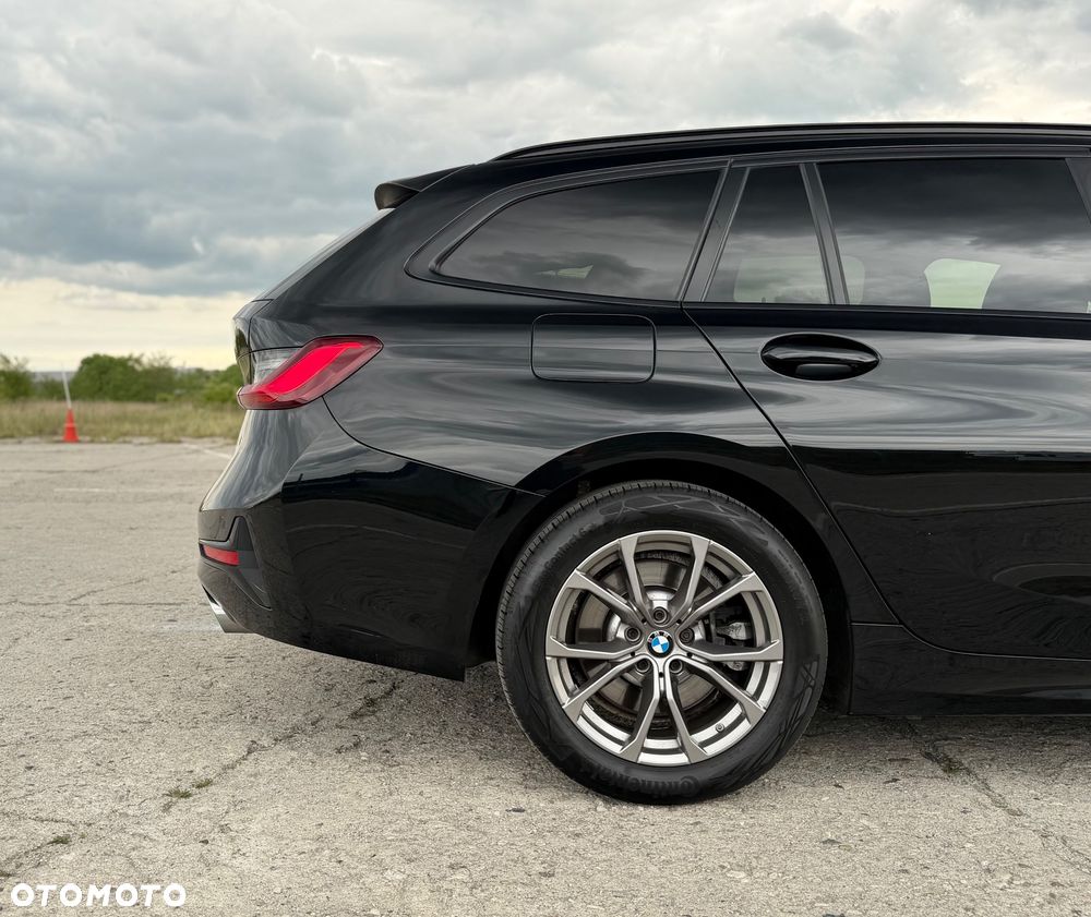BMW Seria 3 330i Sport Line - 22