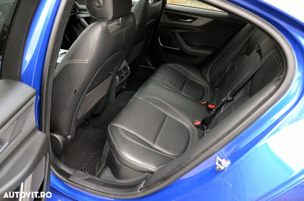 Jaguar XE 2.0 AWD R-Sport - 15