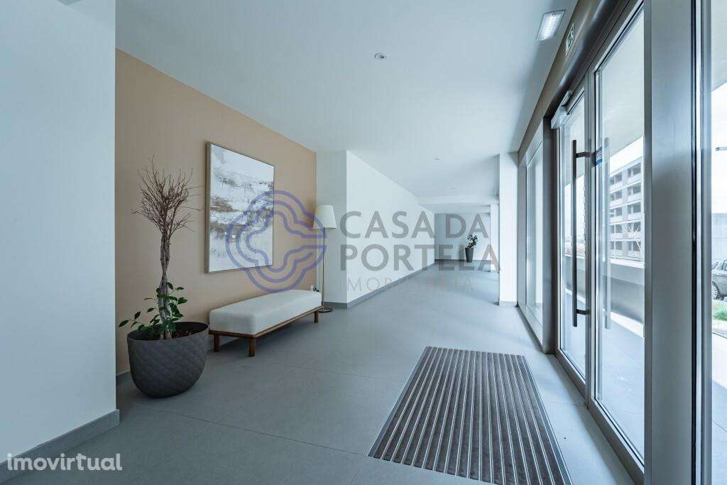 Apartamento T3, localizado em Oliveira do Douro num condomínio fechado - Grande imagem: 2/32