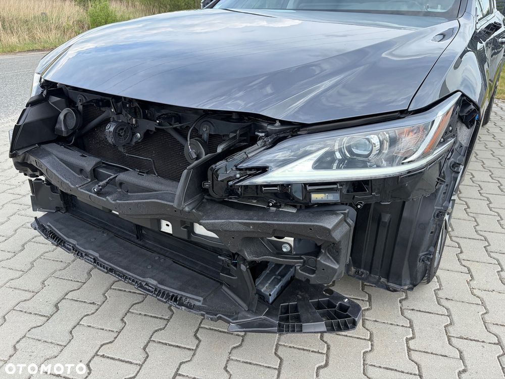 Lexus ES 300h - 13