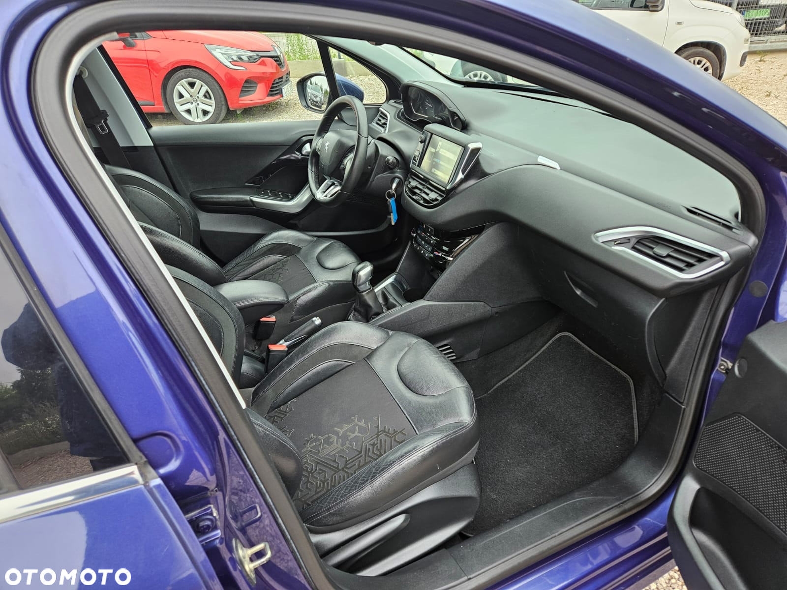 Peugeot 208 1.6 BlueHDi Allure S&S - 9